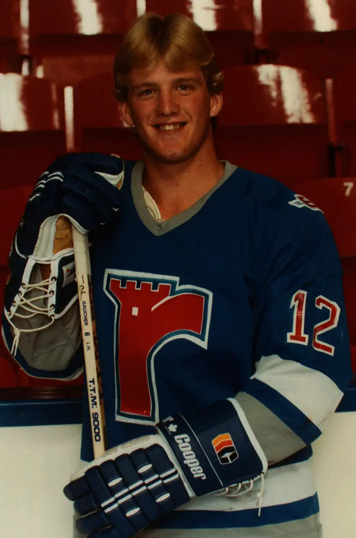 Claude Gosselin (Quebec | 1981-82 and 1983-84) - he was the very first to win the MARCEL-ROBERT Trophy on two occasions, as student player of the year.